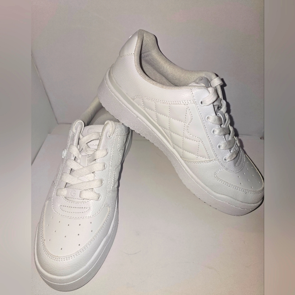 NEW!!! GUESS white sneakers, size 11
